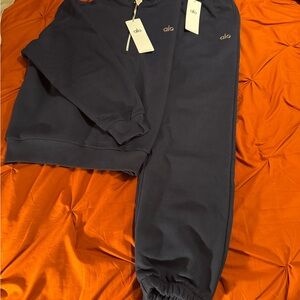 ALO Yoga Navy Set